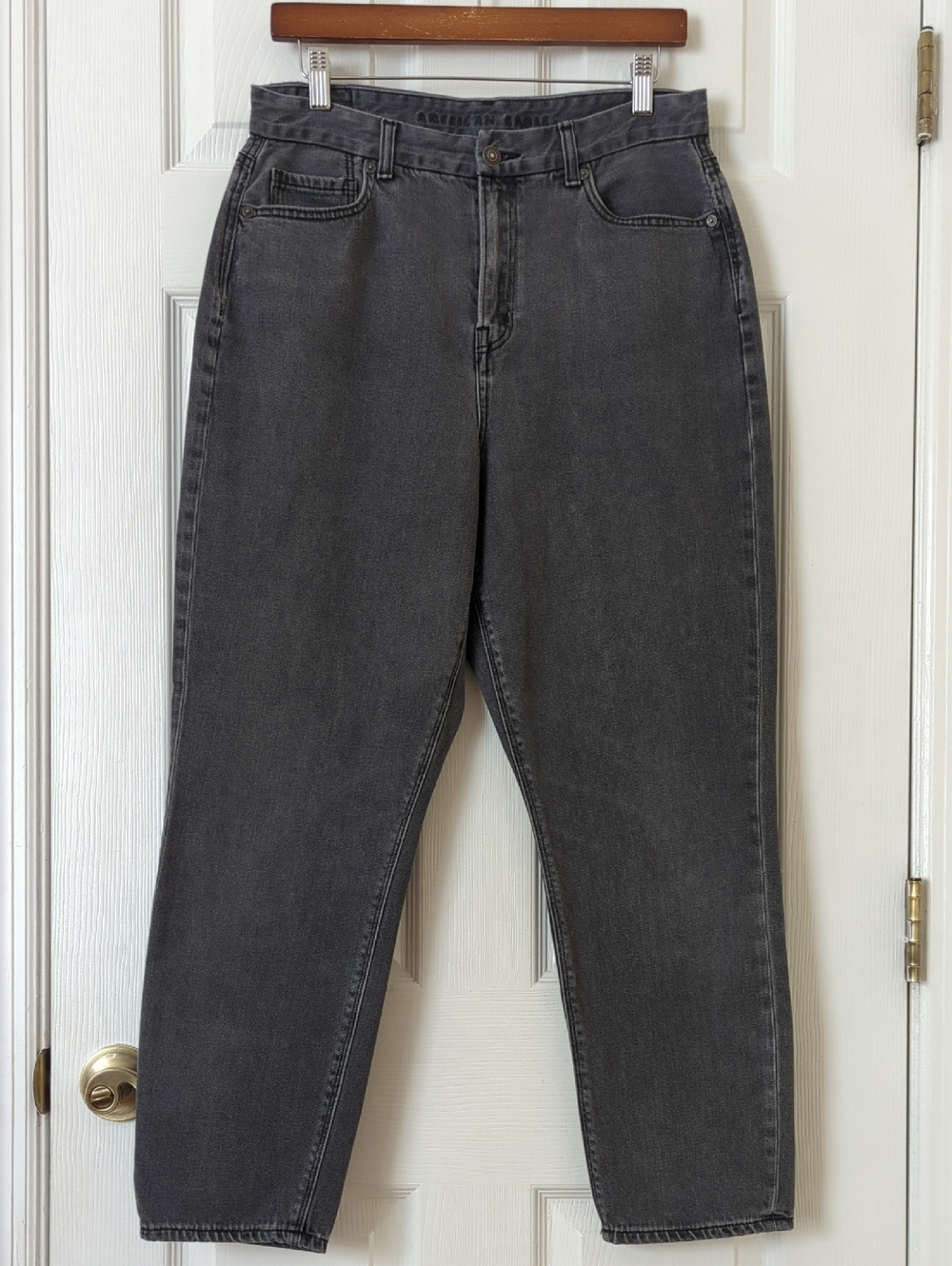 American Eagle Classic Retro High Rise Ankle Crop Curvy Mom Jeans Faded Black 10